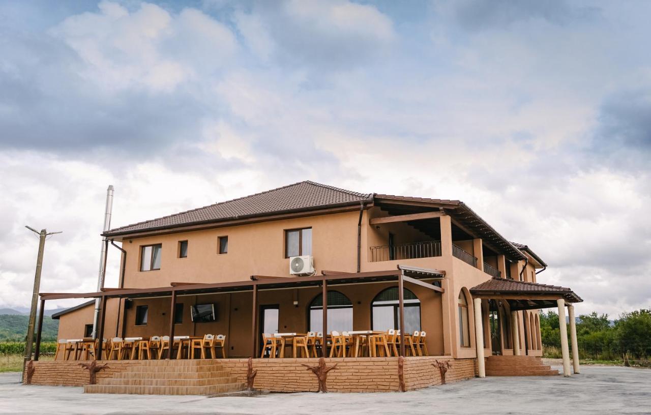 Pensiune-Restaurant Palace Carpinet Екстериор снимка