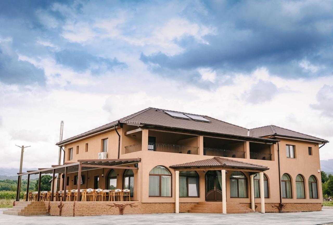 Pensiune-Restaurant Palace Carpinet Екстериор снимка