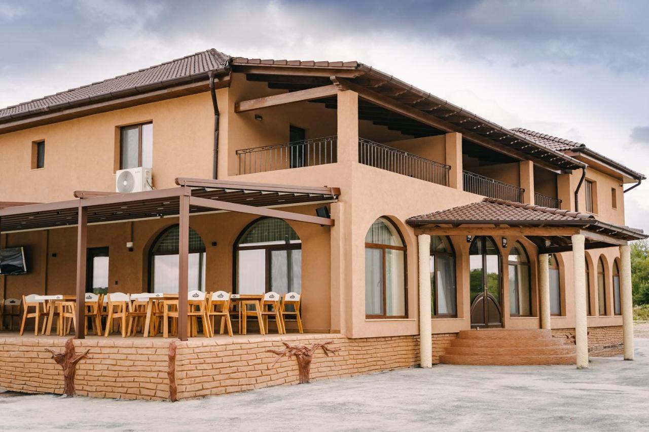 Pensiune-Restaurant Palace Carpinet Екстериор снимка