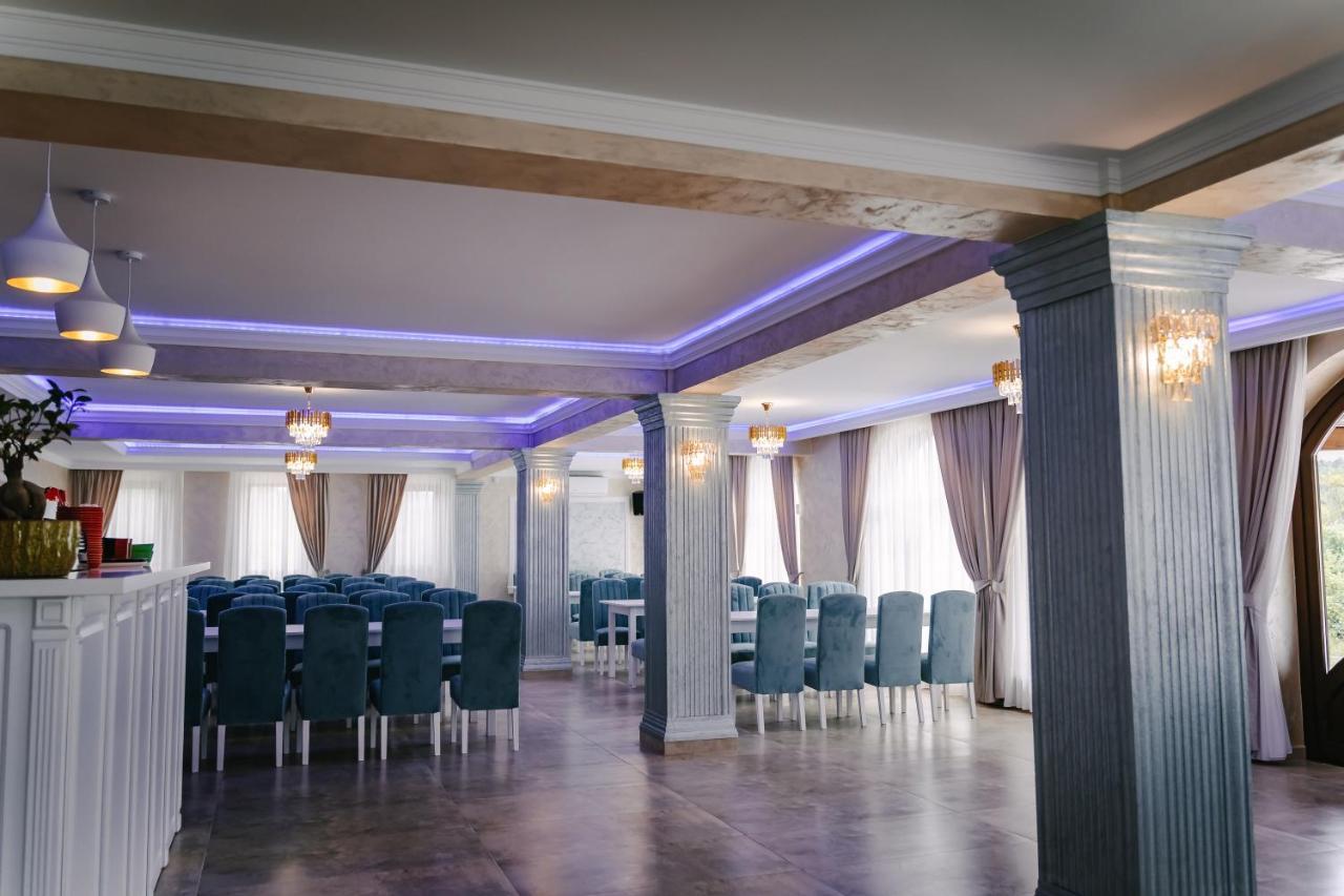 Pensiune-Restaurant Palace Carpinet Екстериор снимка
