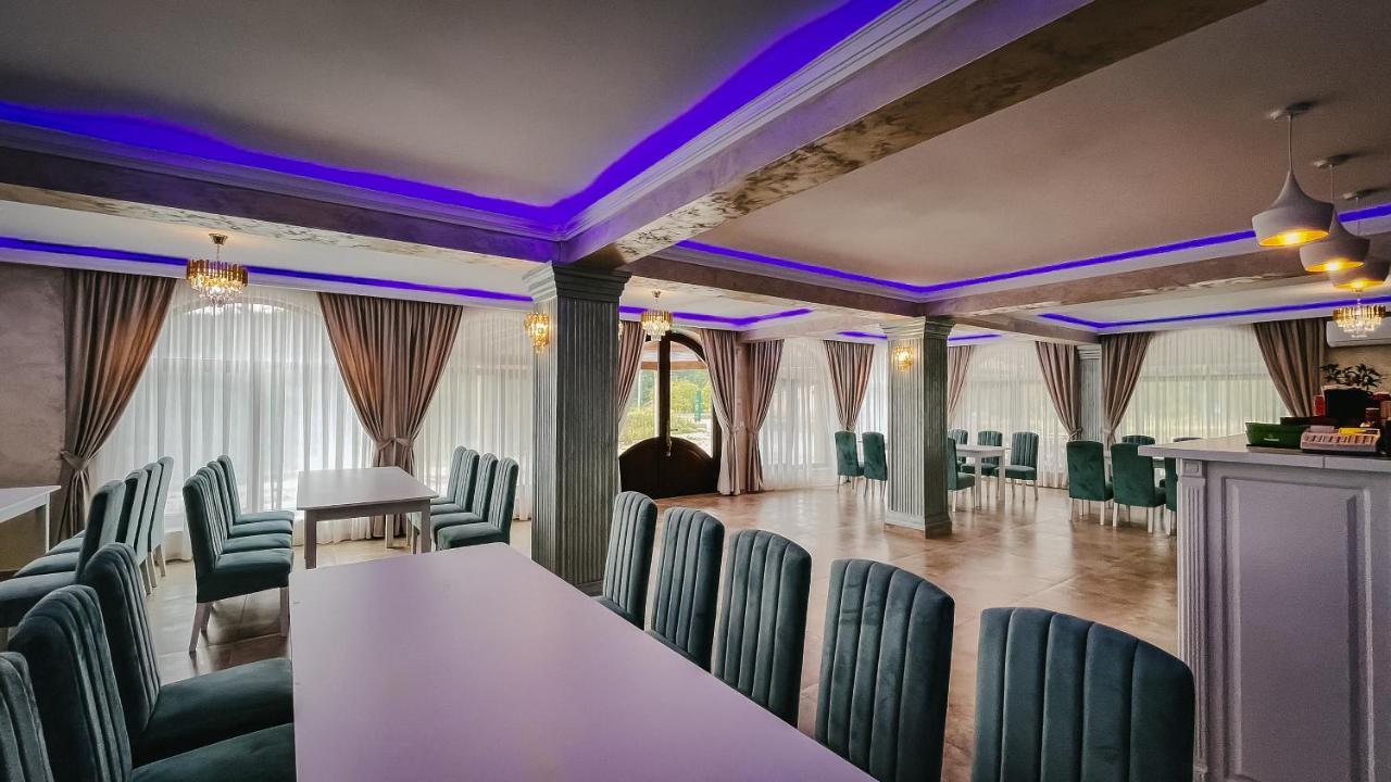 Pensiune-Restaurant Palace Carpinet Екстериор снимка